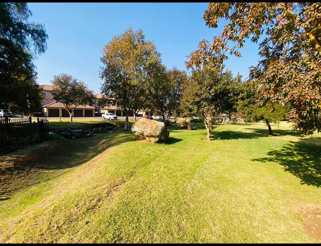 2 BEDROOM TOWNHOUSE FOR SALE IN CASTLEVIEW